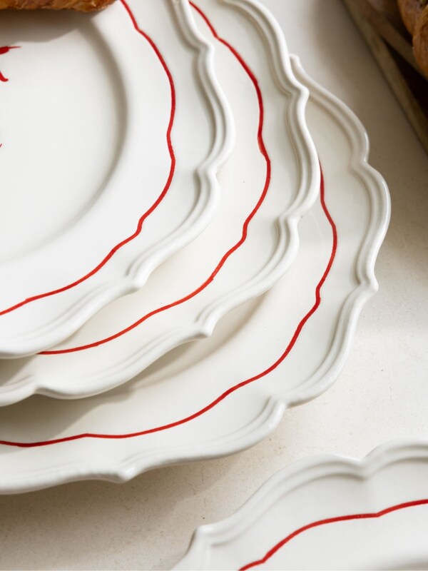 Seraphine Rockett St George Set Of 4 Red/Cream Lipstick Side Plates