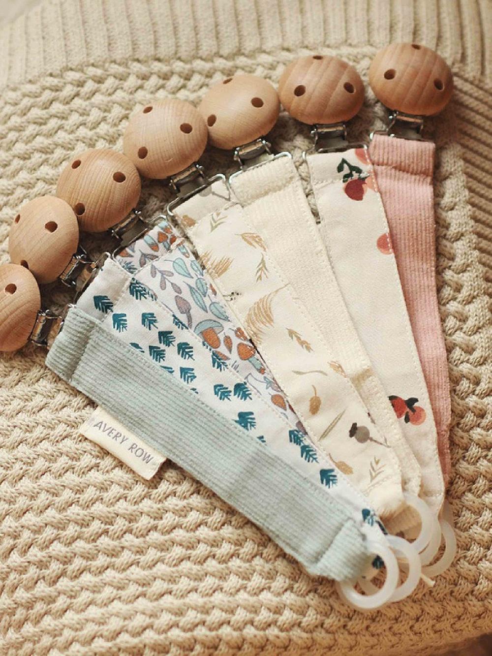 seraphine Avery Row Pink Pacifier Holder