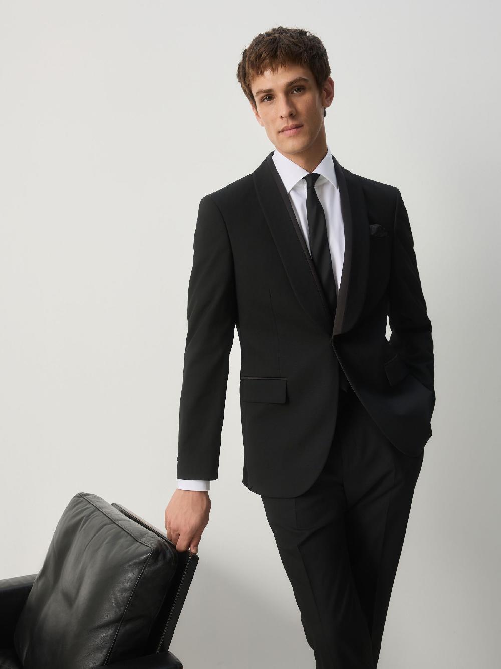 seraphine Black Tailored Fit Tuxedo Suit Jacket