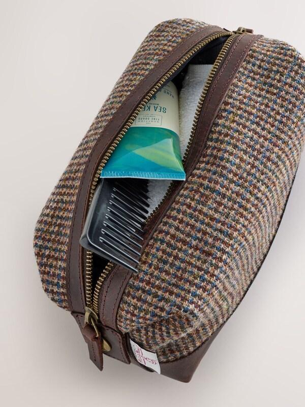 Seraphine Brown Harris Tweed Washbag