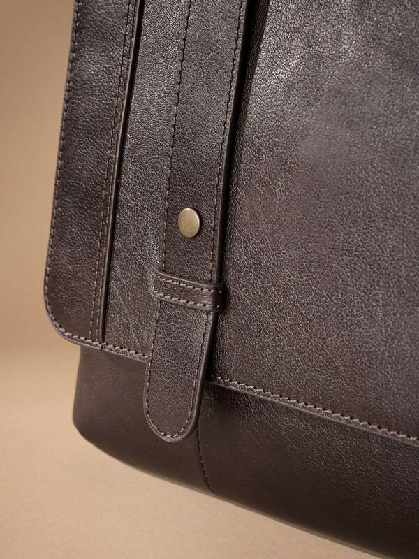 Seraphine Brown Signature Messenger