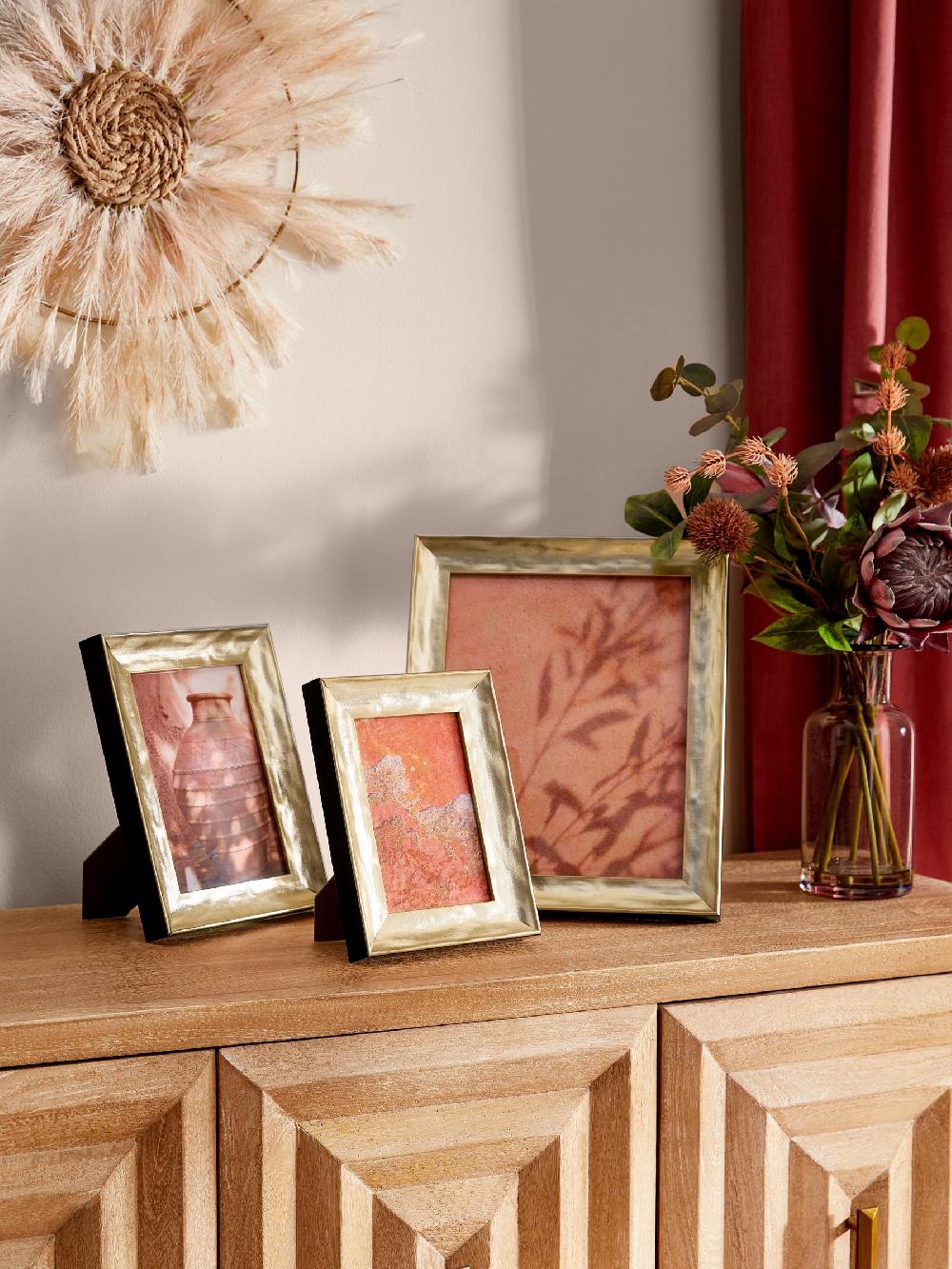 seraphine Gold Textured Frame