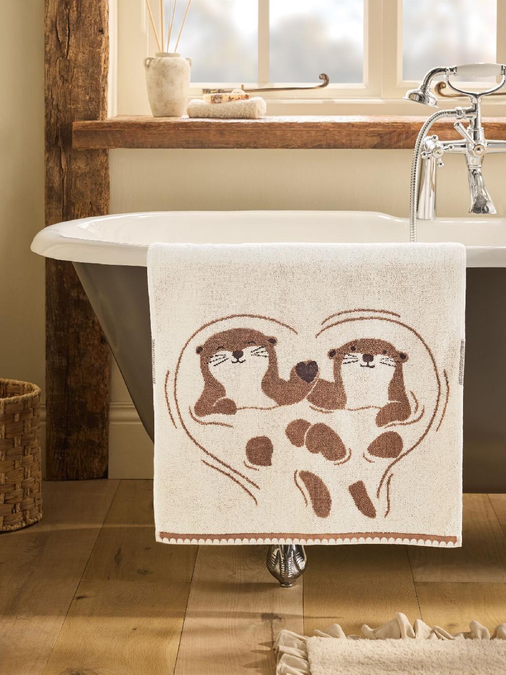 seraphine Natural Otter Heart Towel