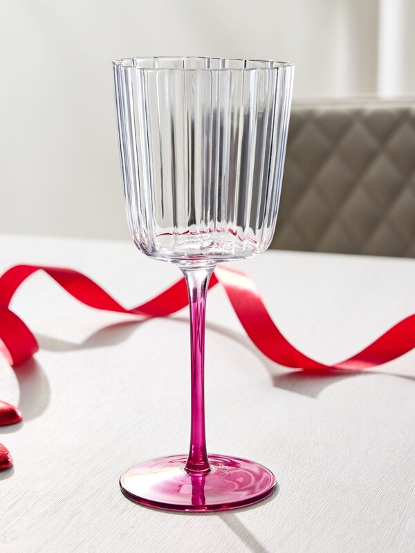 Seraphine Set Of 2 Pink Scalloped Heart Wine Glasses