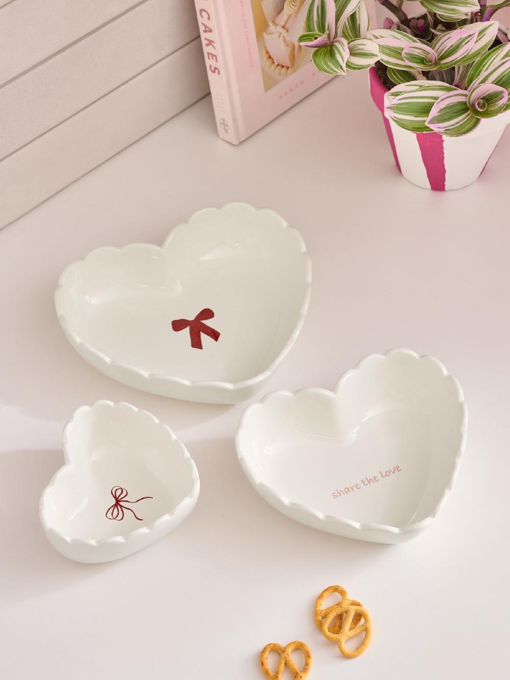 seraphine Set of 3 White Heart Shaped Stacking Nibble Bowls