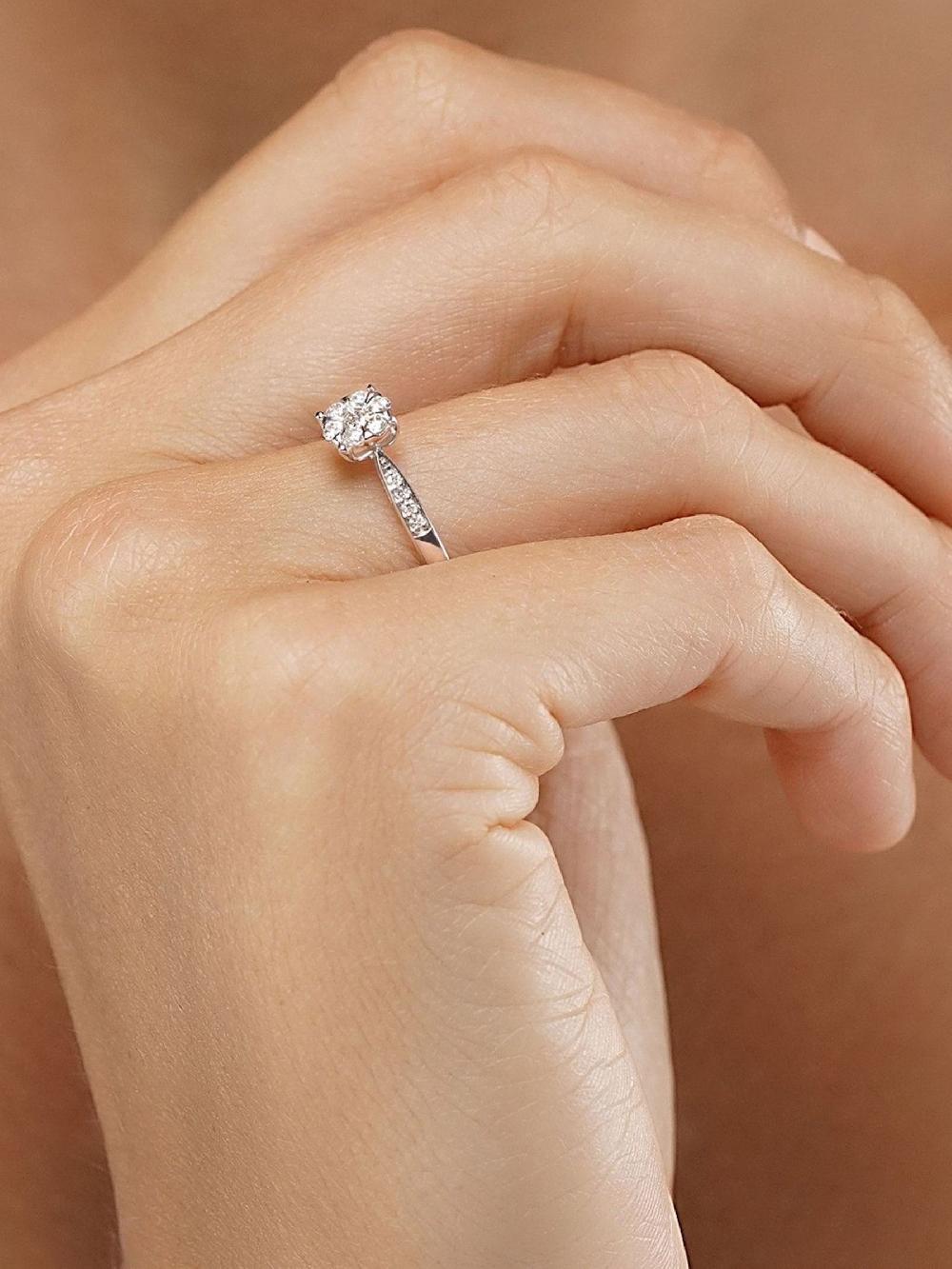 seraphine The Diamond Store 9K White 0.25ct H/Si Lab Diamond Engagement Ring With Shoulders