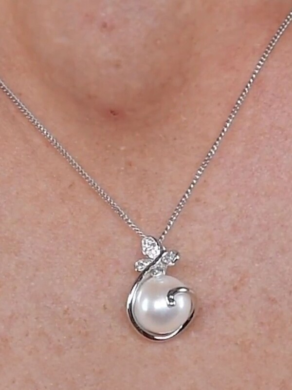 Seraphine The Diamond Store 9K White Gold Button Pearl And Diamond Stellato Pendant Necklace