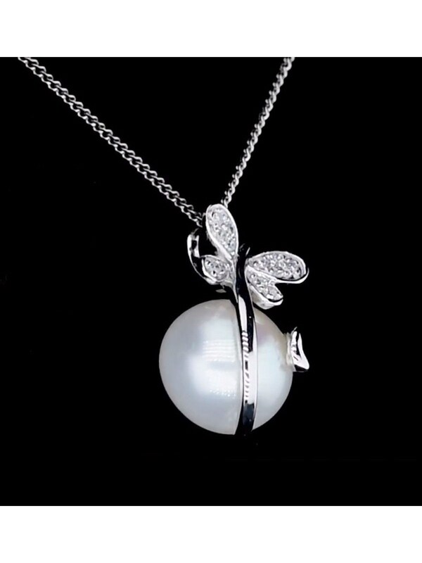 Seraphine The Diamond Store 9K White Gold Button Pearl And Diamond Stellato Pendant Necklace