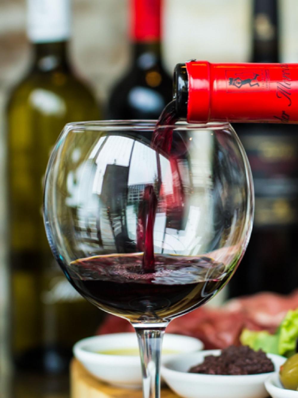 seraphine Virgin Experience Days Italian Food And Red Wine At Veeno For Two