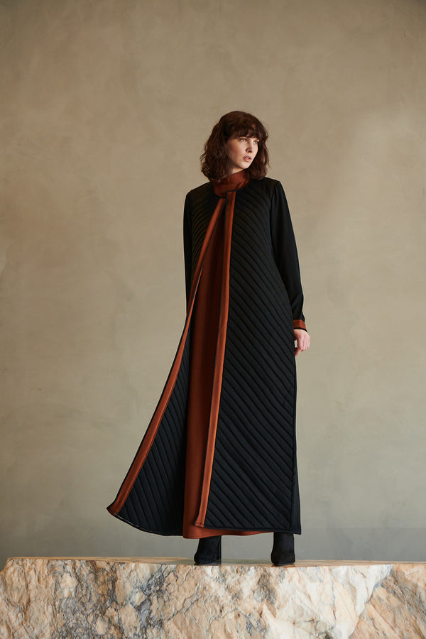 serrb Aw20 L09 Abaya