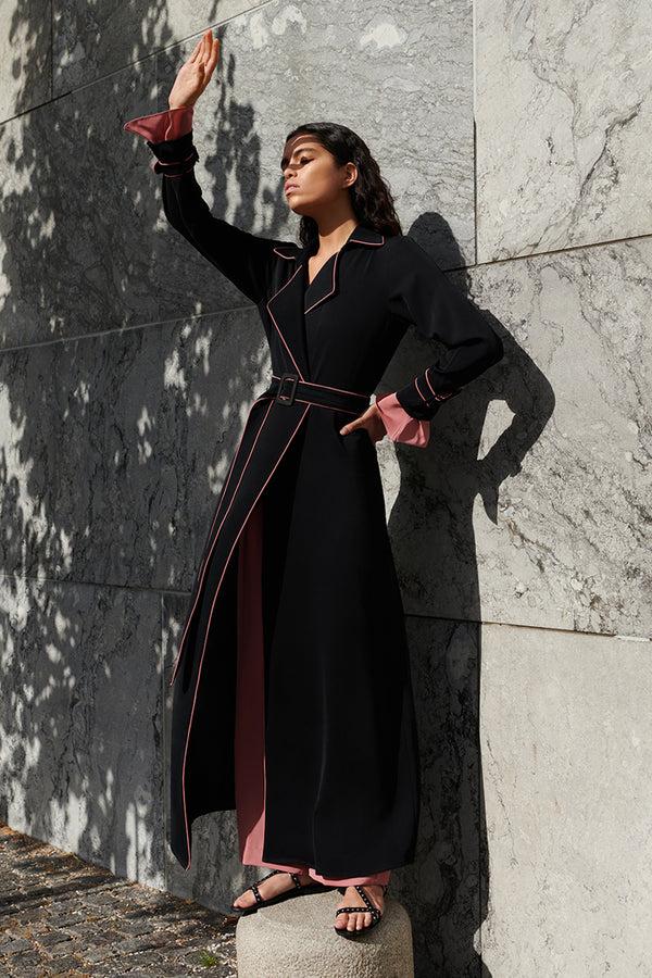 serrb Ss21 L08 Black/Pink Abaya
