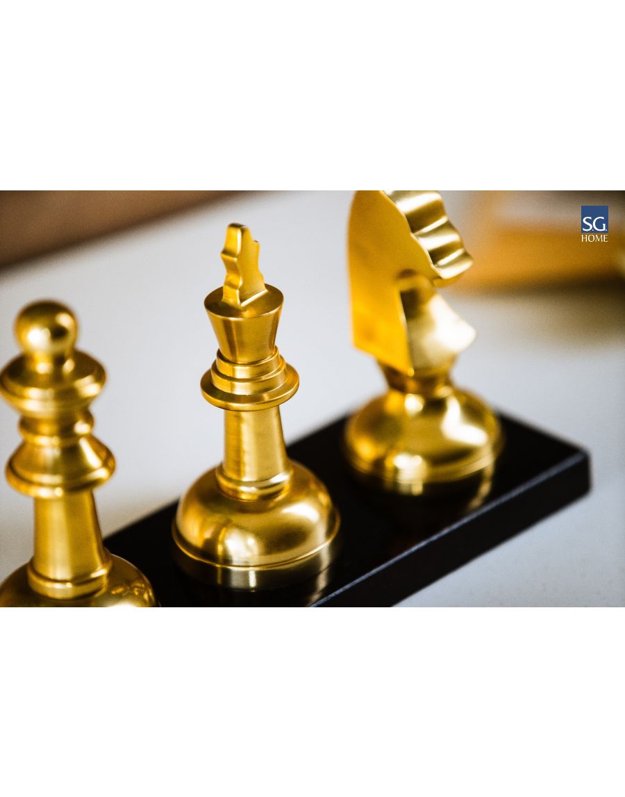 sg home Chess Decor Accent Gold