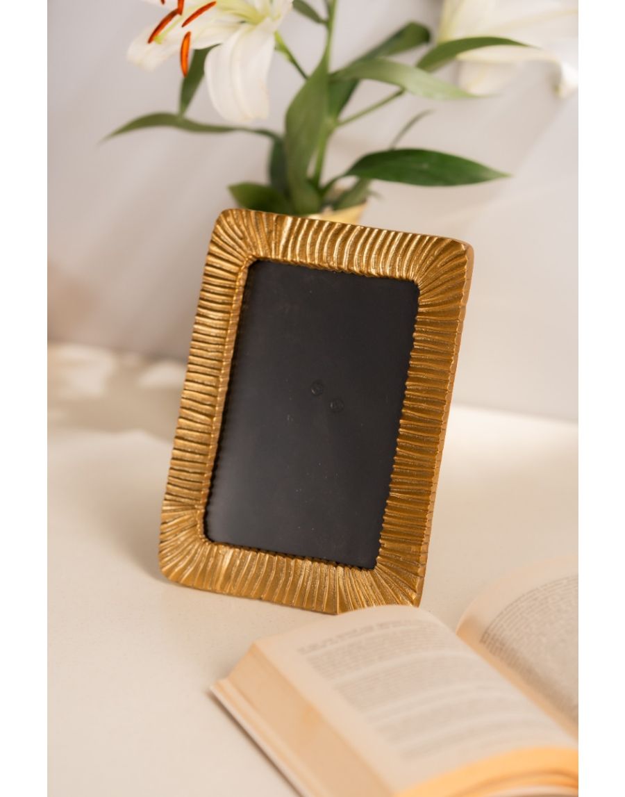 Sg Home Fluted Blush Gold Frame (Small)