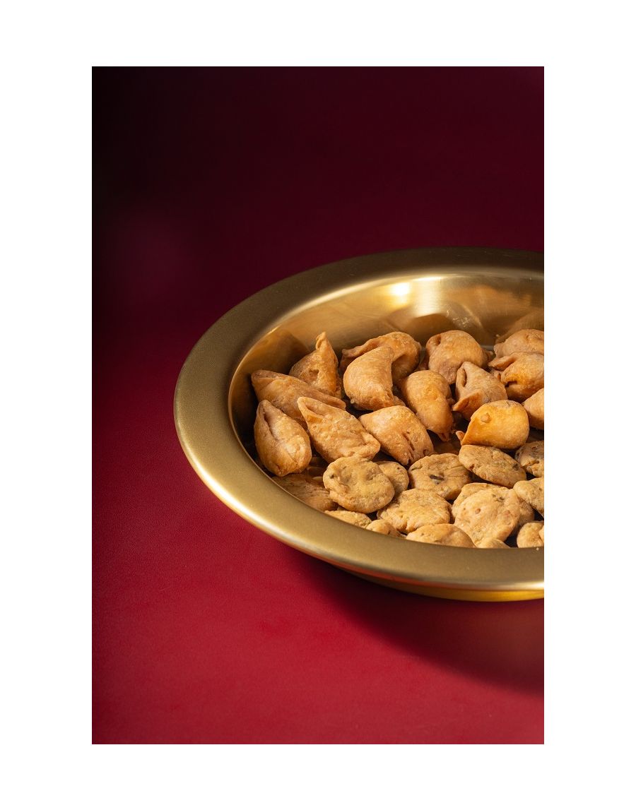 Sg Home Glow Golden Hammered Thaal Tray - 14"