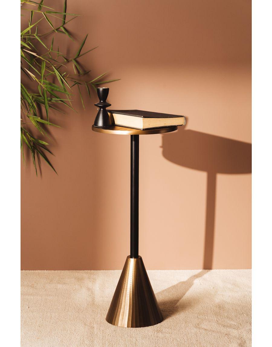 Sg Home Pine Cone Chic Side Table