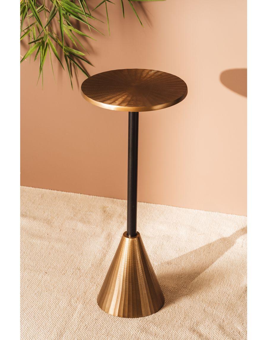 Sg Home Pine Cone Chic Side Table