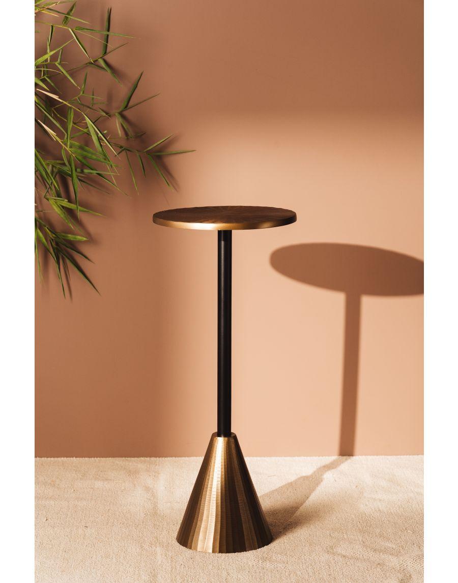 sg home Pine Cone Chic Side Table