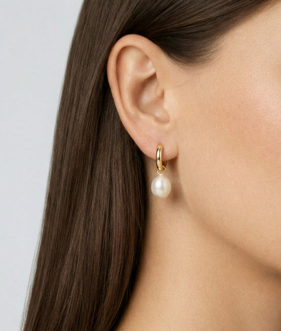 Shashi Jasmin Pearl Huggie