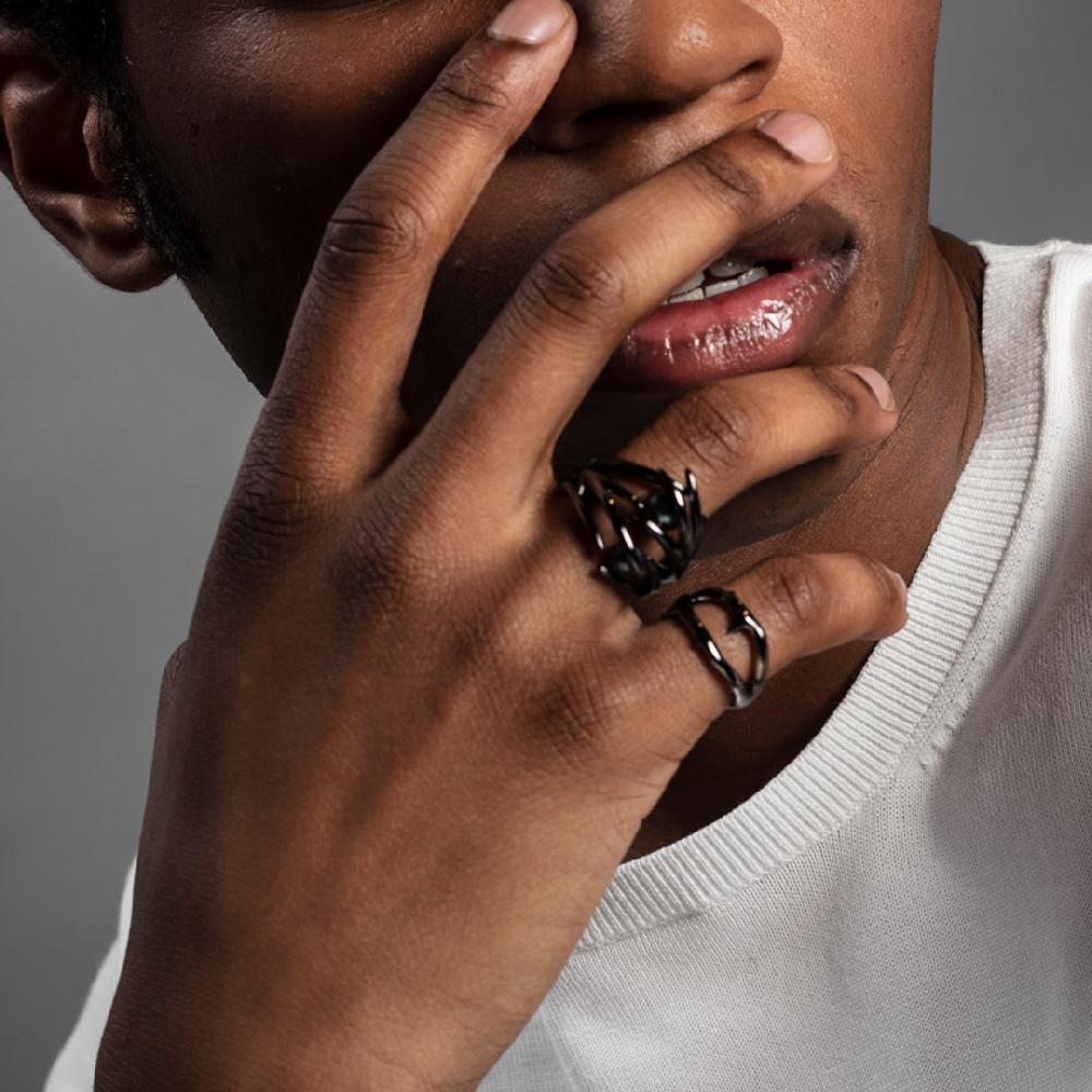 Shaun Leane Hooked Pearl Ring - Black Rhodium & Black Pearl