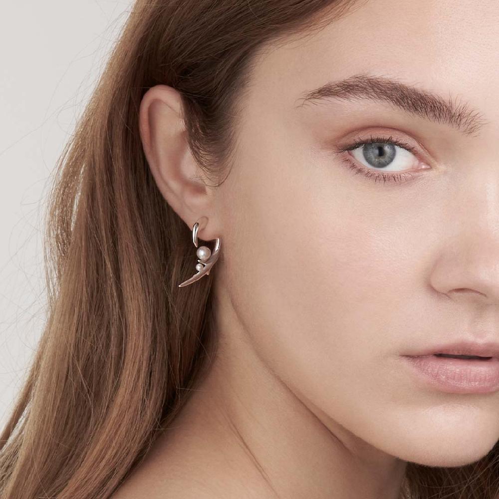 Shaun Leane Hooked Pearl Earrings - Silver