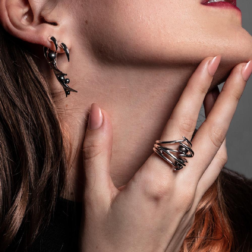 Shaun Leane Hooked Pearl Ring - Silver & Black Pearl