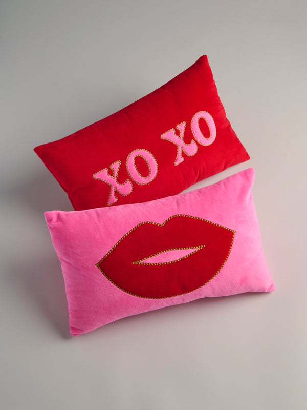 Shiraleah Shiraleah "XOXO" Pillow Red