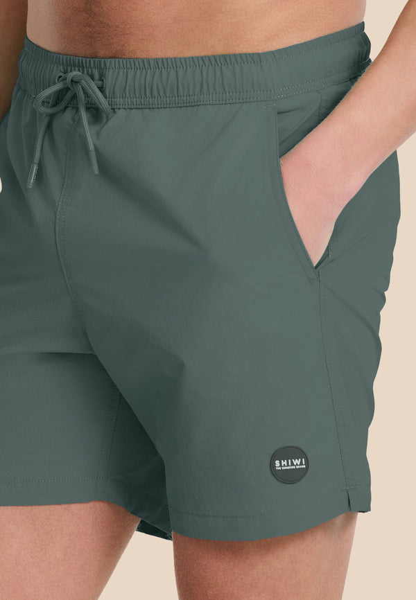 shiwi NATE QUICK DRY swim shorts solid Green smokey