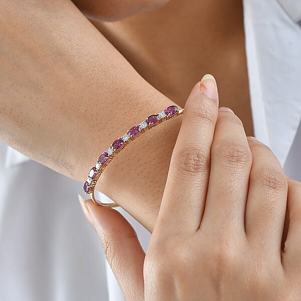 Shop Lc AAA Radiant Ember Garnet And Luxuriant Lab Grown Diamond E-F VS 4.40 Ctw Cuff Bracelet In 10K Yellow Gold (7.25 In)