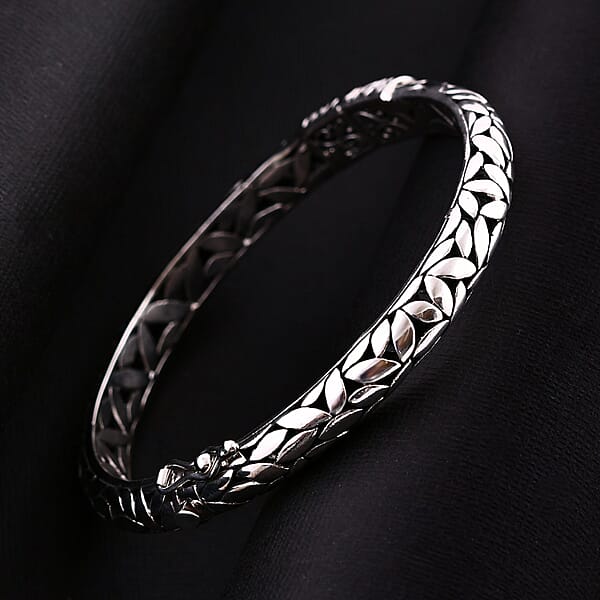 Shop Lc Bali Legacy Leaf Borobudur Bangle Bracelet In Sterling Silver (7.25 In) 27.50 Grams