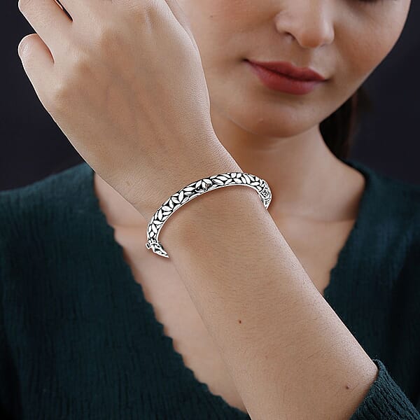 Shop Lc Bali Legacy Leaf Borobudur Bangle Bracelet In Sterling Silver (7.25 In) 27.50 Grams