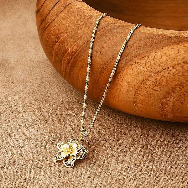 Shop Lc Blooming Flower Pendant Necklace In 10K Yellow Gold 3.10 Grams 20 Inches