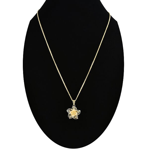 Shop Lc Blooming Flower Pendant Necklace In 10K Yellow Gold 3.10 Grams 20 Inches