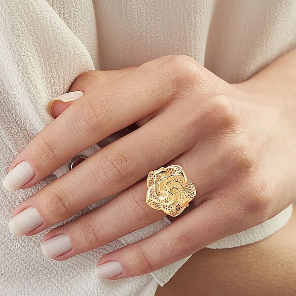 Shop Lc Blooming Flower Ring In 10K Yellow Gold 2.30 Grams