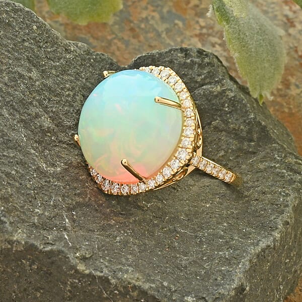 Shop Lc Certified & Appraised Iliana 18K Yellow Gold AAA Ethiopian Welo Opal And G-H SI Diamond Ring 4.50 Grams 10.20 Ctw
