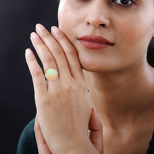 Shop Lc Certified & Appraised Iliana 18K Yellow Gold AAA Ethiopian Welo Opal And G-H SI Diamond Ring 4.50 Grams 10.20 Ctw
