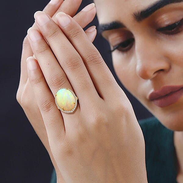 Shop Lc Certified & Appraised Iliana 18K Yellow Gold AAA Ethiopian Welo Opal And G-H SI White Diamond Ring 5.30 Grams 14.10 Ctw