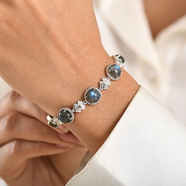 Shop Lc EverTrue Malagasy Labradorite And Hebei Peridot 15.70 Ctw Mystic Bloom Bracelet In Platinum Bond (7.25 In) (Del. In 7-10 Days)