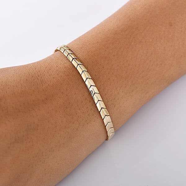 Shop Lc Luxoro Chevron Link Bracelet In 10K Yellow Gold (6.50 In) 6.7 Grams