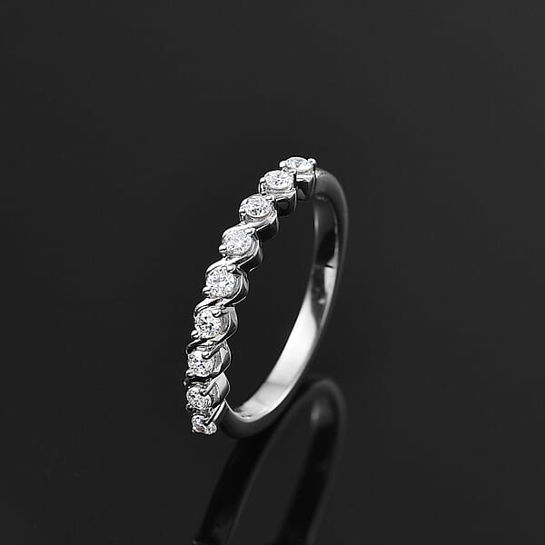 Shop Lc Luxuriant Lab Grown Diamond E-F VS 0.25 Ctw Band Ring In 10K White Gold (Del. In 10-12 Days)