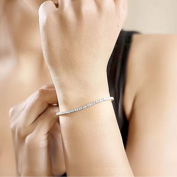 Shop Lc Luxuriant Lab Grown Diamond E-F VS 2.50 Ctw Tennis Bracelet In Rhodium Over Sterling Silver (6.50 In)