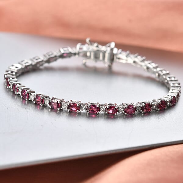 Shop Lc Premium Malawi Magenta Garnet And Luxuriant Lab Grown Diamond G-H SI 7.30 Ctw Moonlit Line Bracelet In Rhodium Over Sterling Silver (7.25 In)