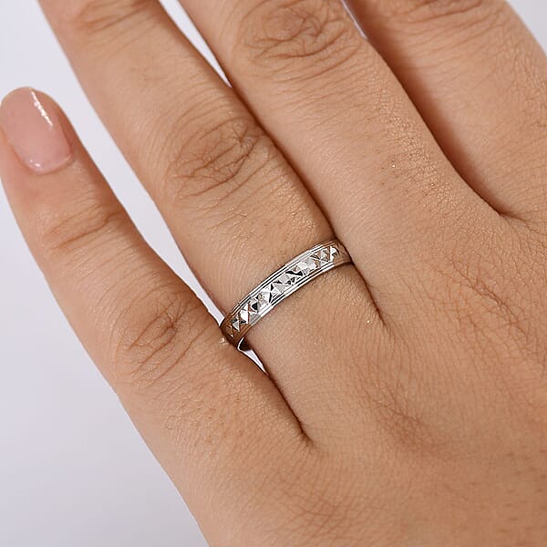 Shop Lc 950 Platinum Diamond-cut Band Ring (3.30 G)