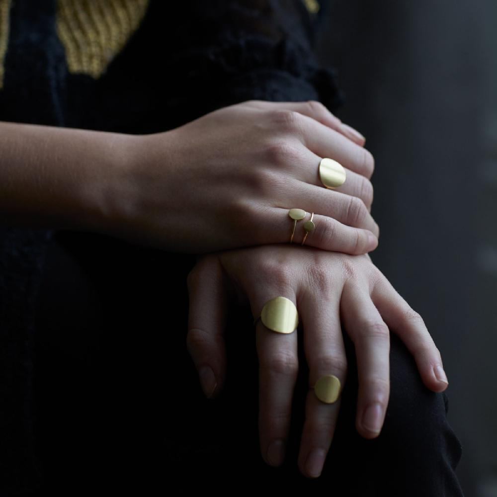 Sia Taylor 15mm Moon Ring – Size L