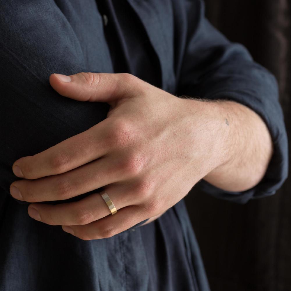 Sia Taylor Large Faceted Band