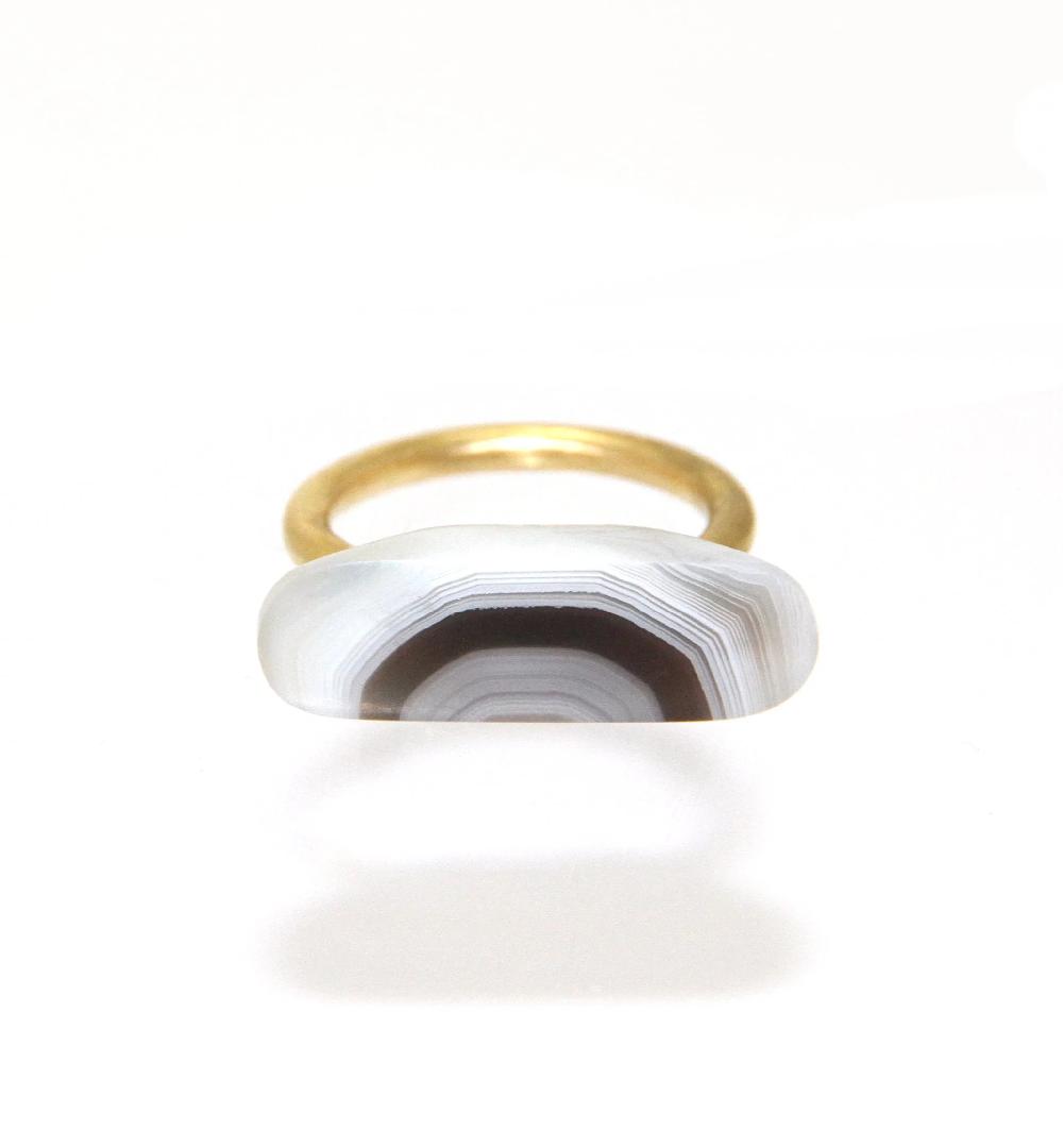 sian evans jewellery 18ct recycled gold and banded agate ring