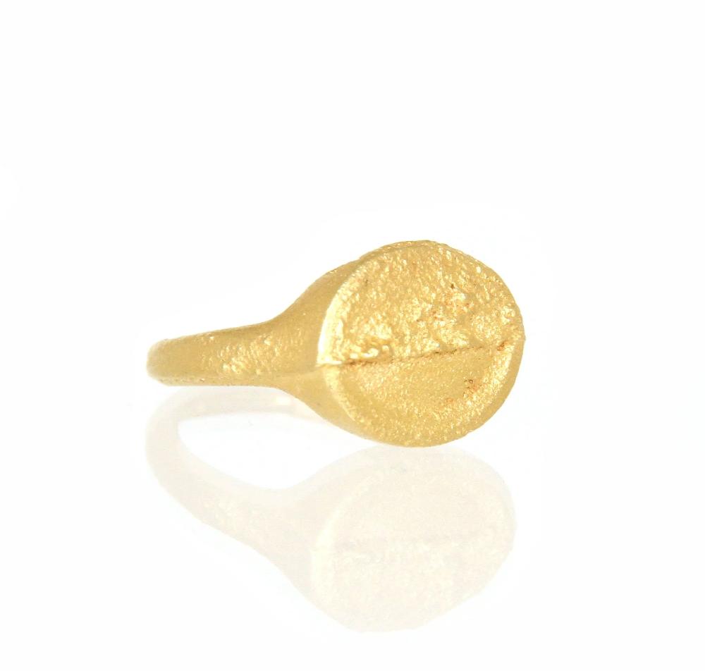 sian evans jewellery recycled 18ct gold textured intaglio ring