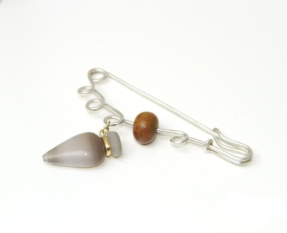 sian evans jewellery Amphora Amulet pin
