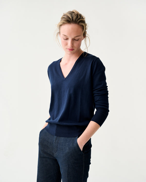Sid Mashburn Kate V-Neck Sweater In Navy Escorial Wool