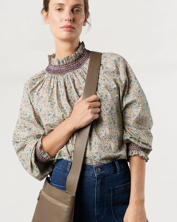 Sid Mashburn Crossbody Pouch In Dark Taupe Leather