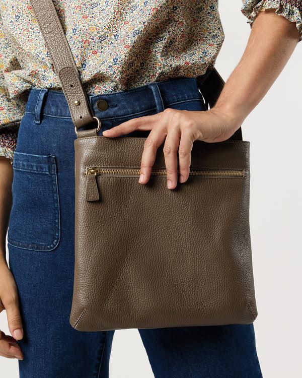 Sid Mashburn Crossbody Pouch In Dark Taupe Leather